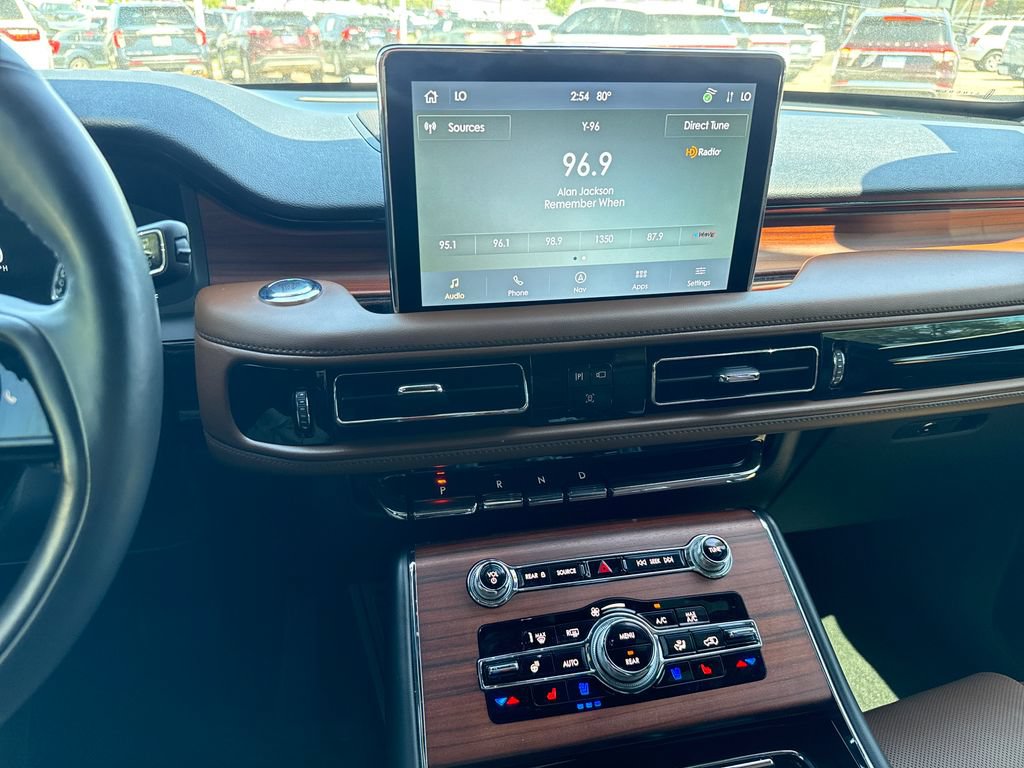 Used 2023 Lincoln Aviator Reserve w/ Equipment Group 201A AWD/4WD image 17