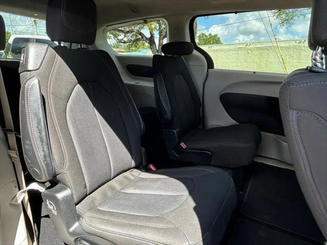 Certified 2020 Chrysler Pacifica Touring w/ Advanced Safetytec Group FWD image 39