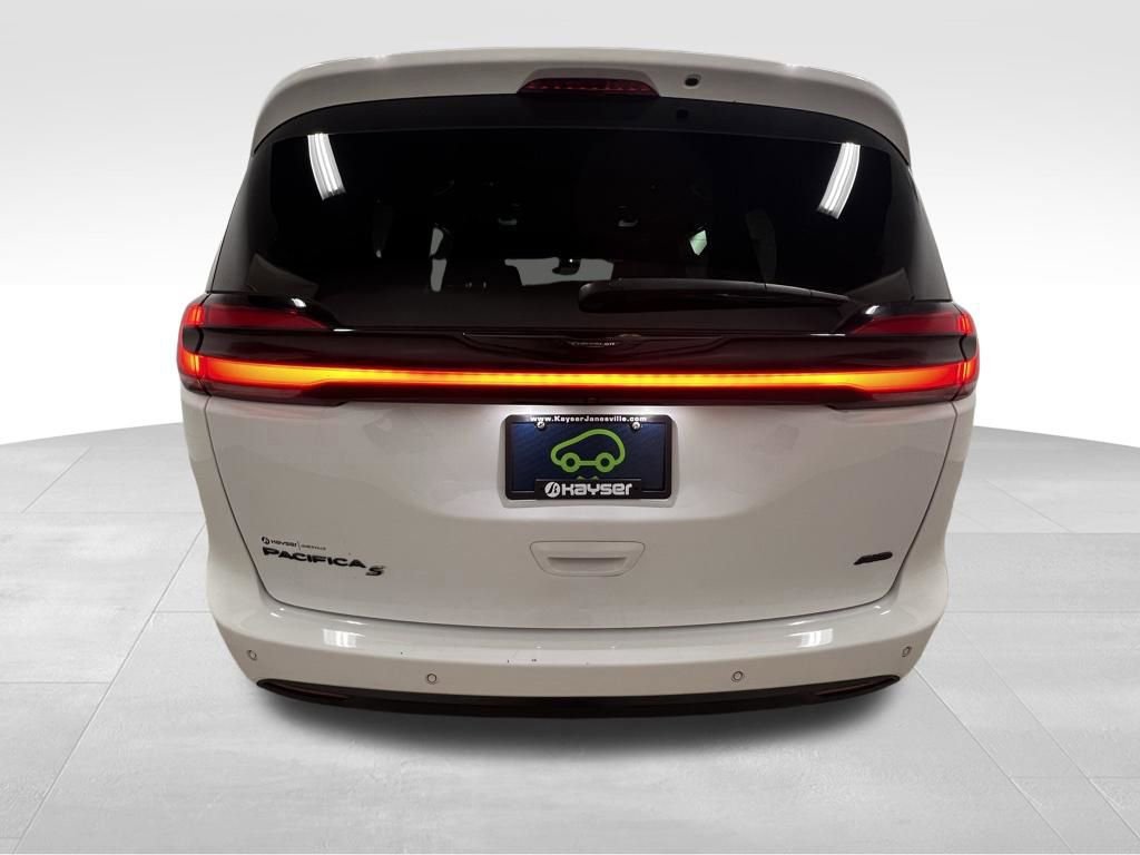 Used 2023 Chrysler Pacifica Touring-L w/ S Appearance Package image 4