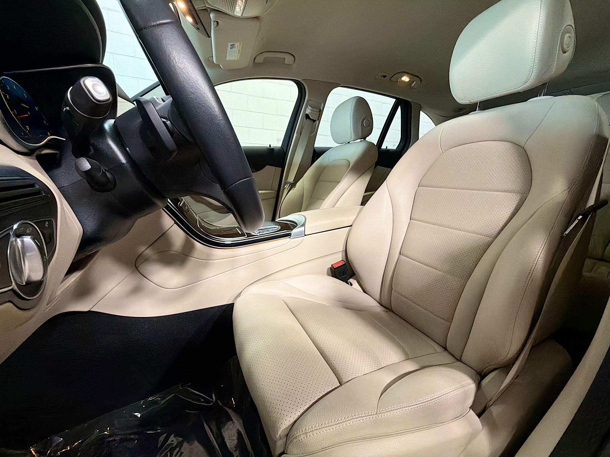 Used 2022 Mercedes-Benz GLC 300 image 5