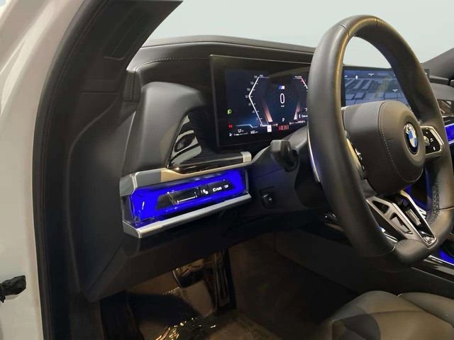 Used 2025 BMW 740i xDrive AWD/4WD image 31