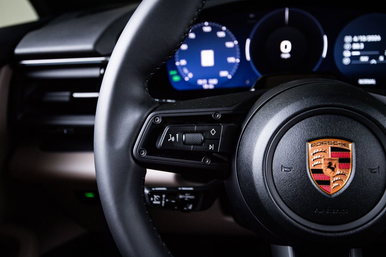 New 2026 Porsche Macan Electric RWD image 17