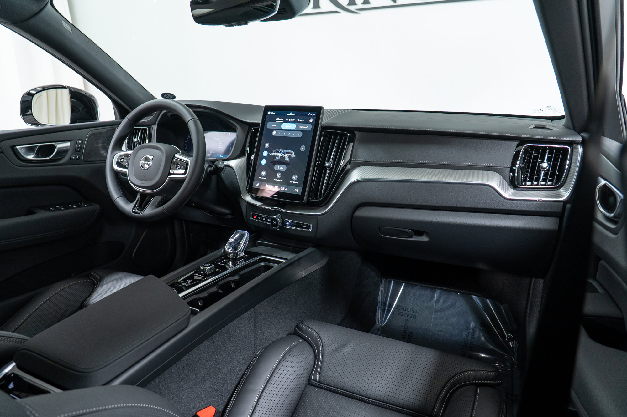 New 2026 Volvo XC60 B5 Ultra w/ Climate Package image 14