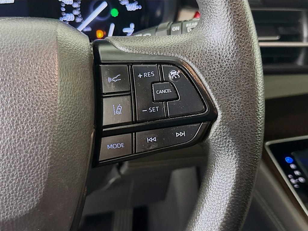 Used 2022 Toyota Sienna LE image 9