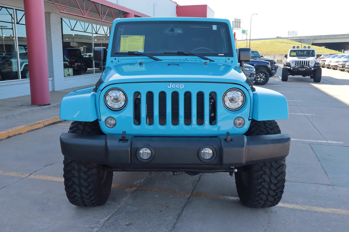 Used 2017 Jeep Wrangler Unlimited Rubicon w/ Connectivity Group AWD/4WD image 3