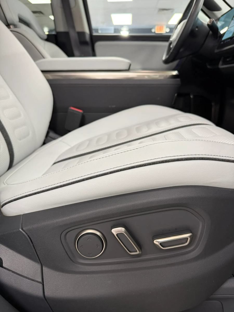 Used 2022 Rivian R1T Adventure AWD/4WD image 31