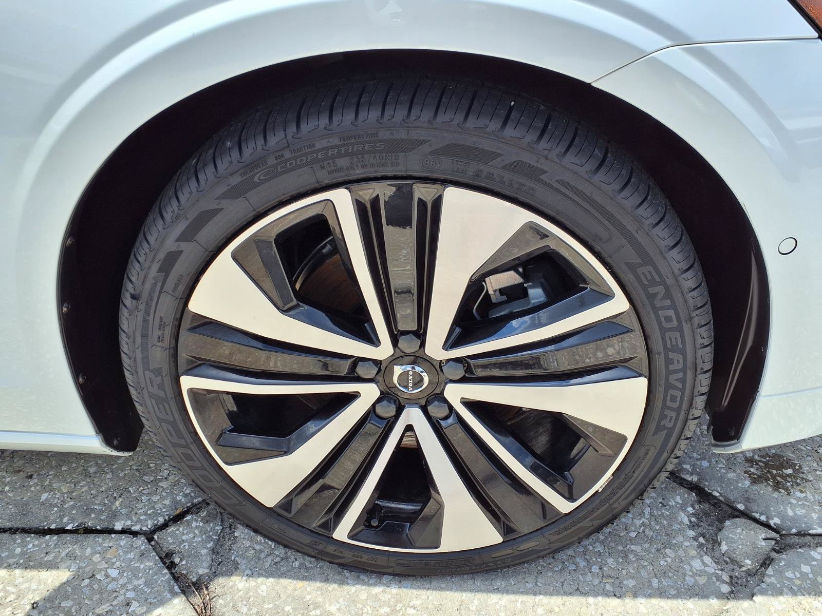 Certified 2023 Volvo S60 B5 Ultimate w/ Protection Package Premier FWD image 9