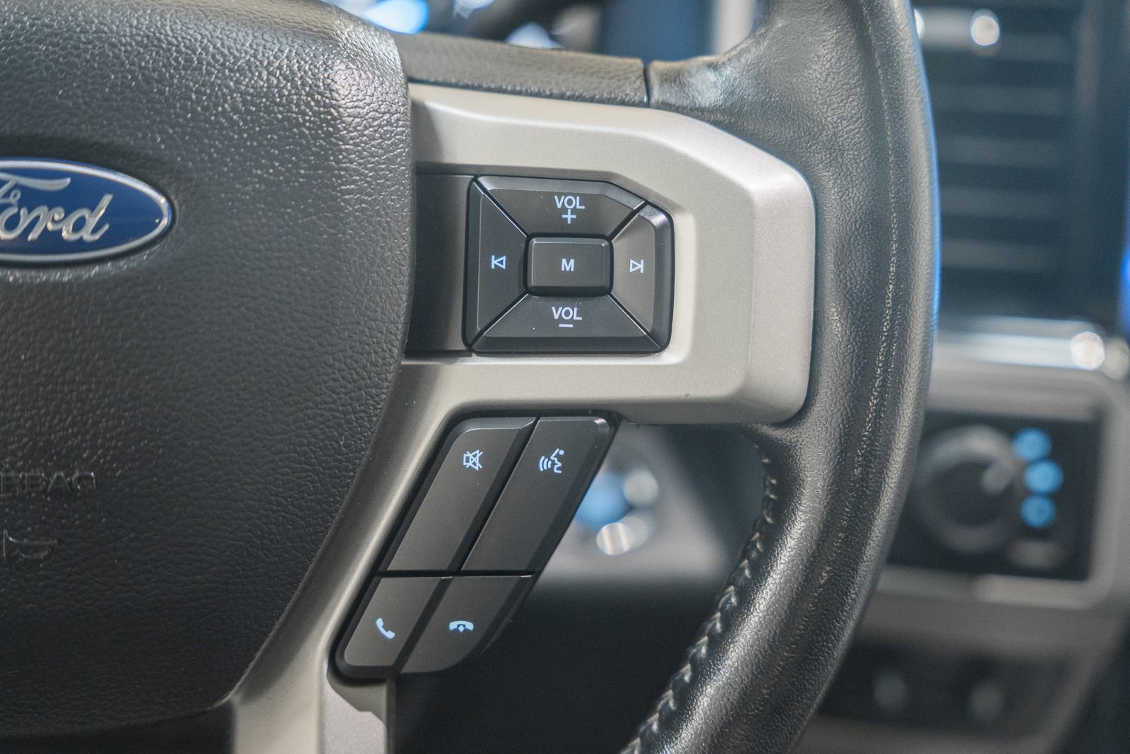 Used 2022 Ford F250 Lariat w/ Black Appearance Pkg image 40