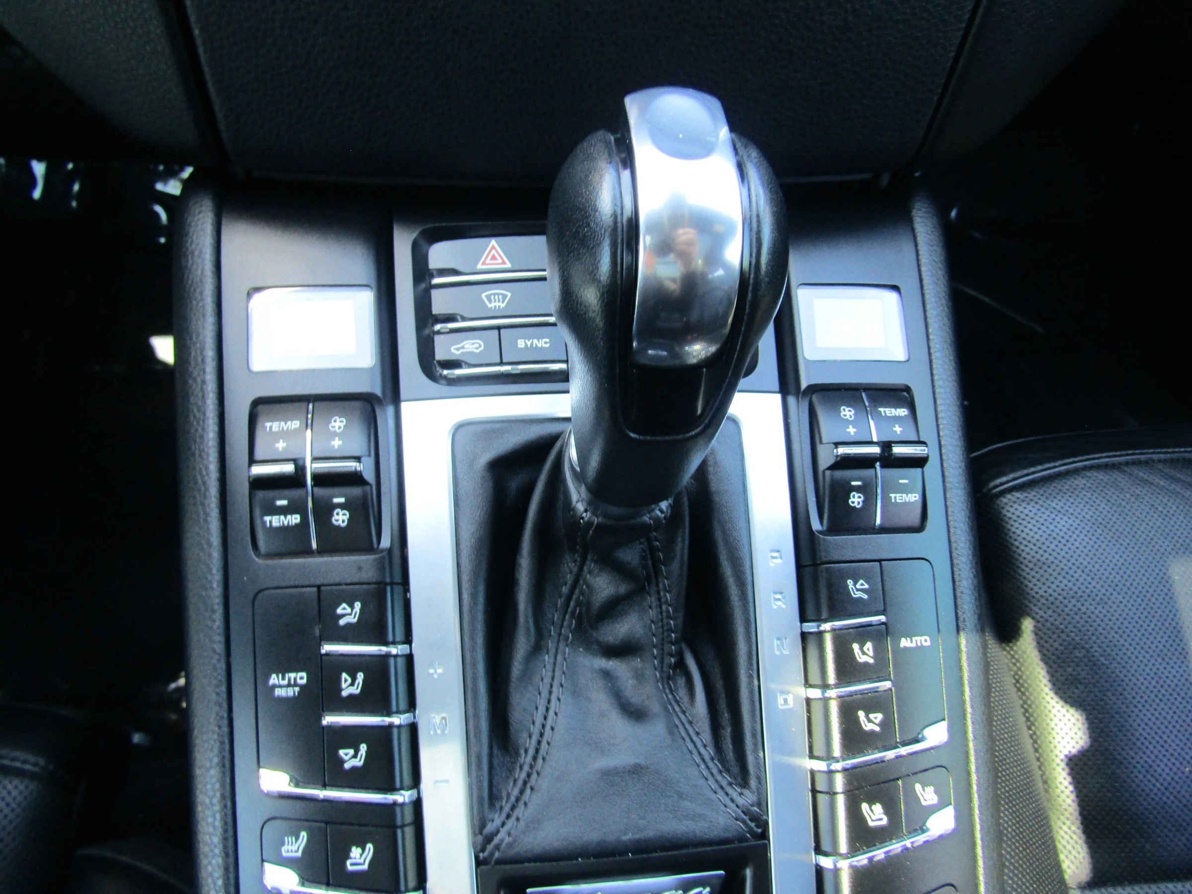 Used 2015 Porsche Macan S w/ Premium Package Plus image 31