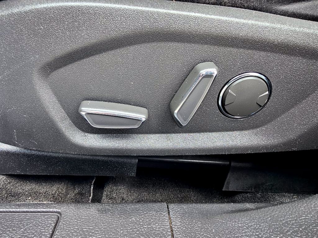 Used 2015 Ford Fusion SE FWD image 23