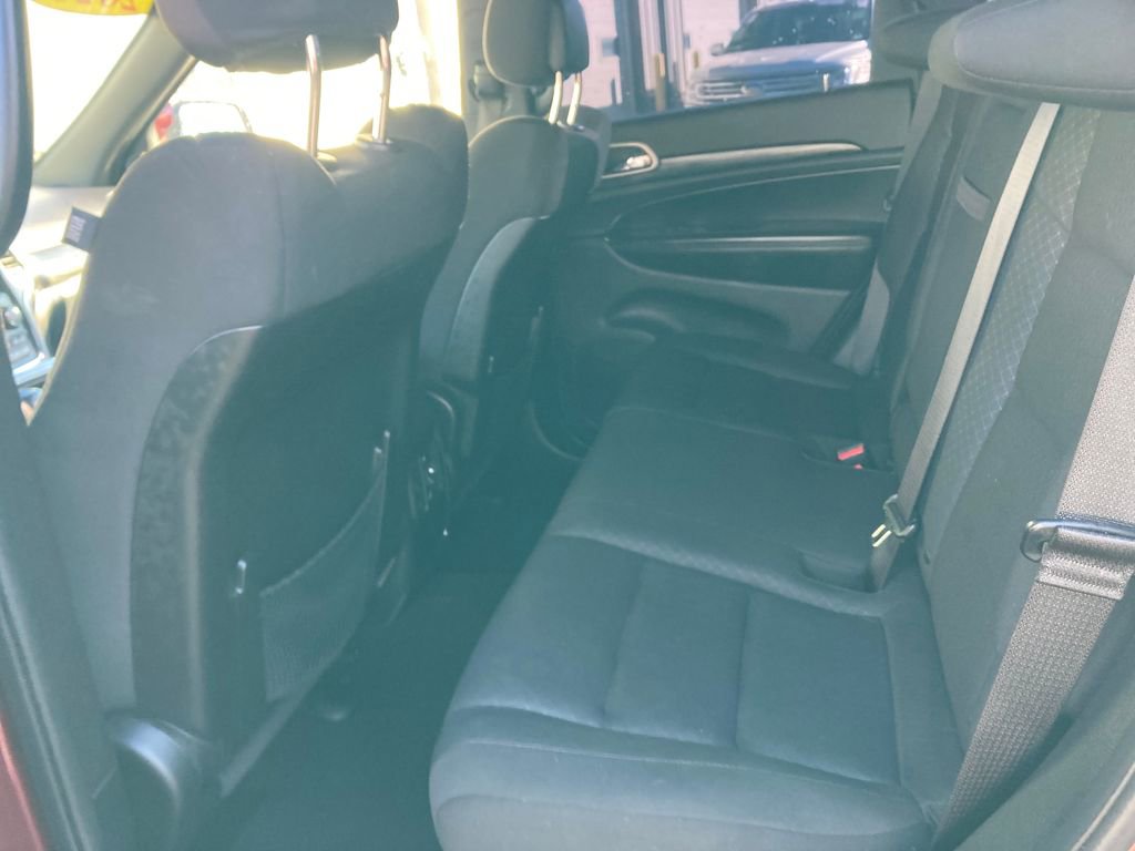 Used 2020 Jeep Grand Cherokee Laredo image 29