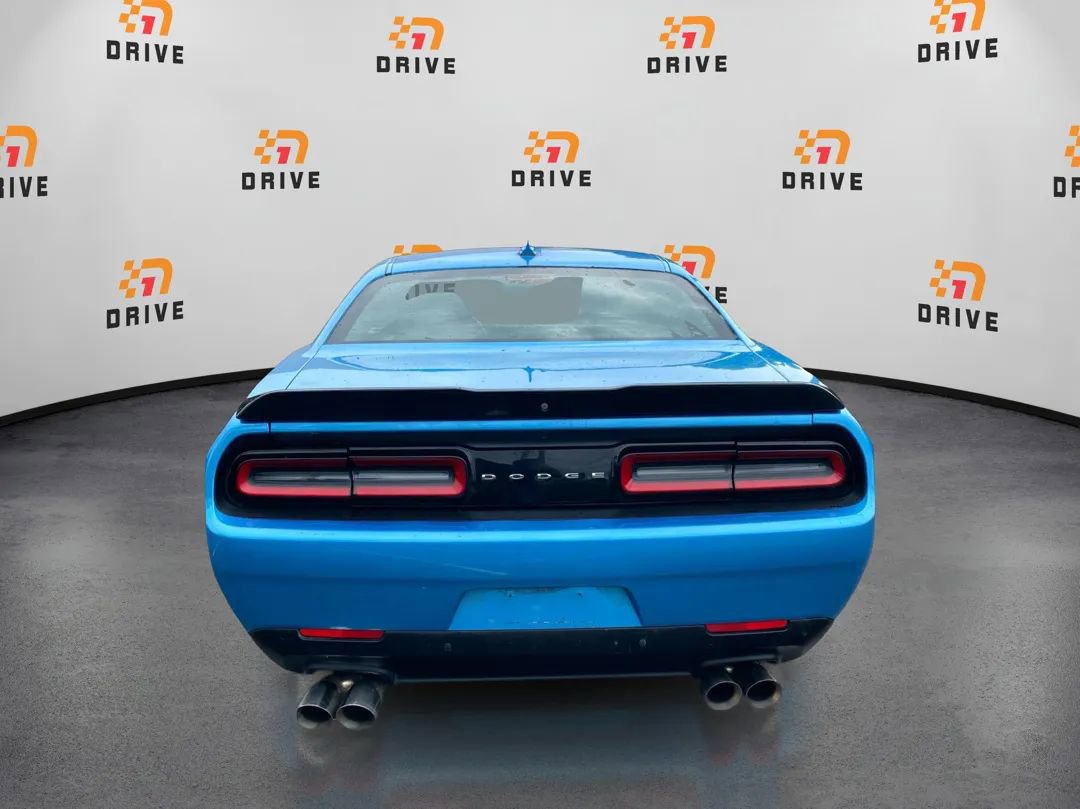 Used 2015 Dodge Challenger SRT w/ Technology Group RWD image 4