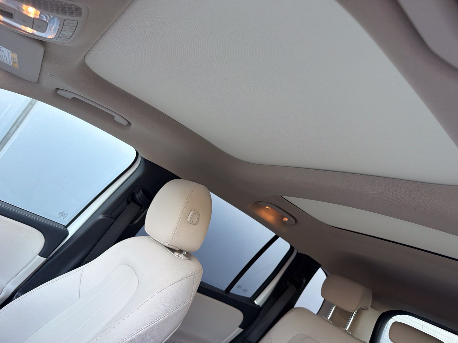 Used 2023 Mercedes-Benz EQB 300 4MATIC image 9