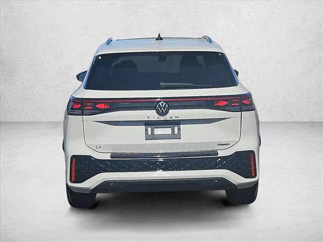 Used 2025 Volkswagen Tiguan SEL R-Line AWD/4WD image 9