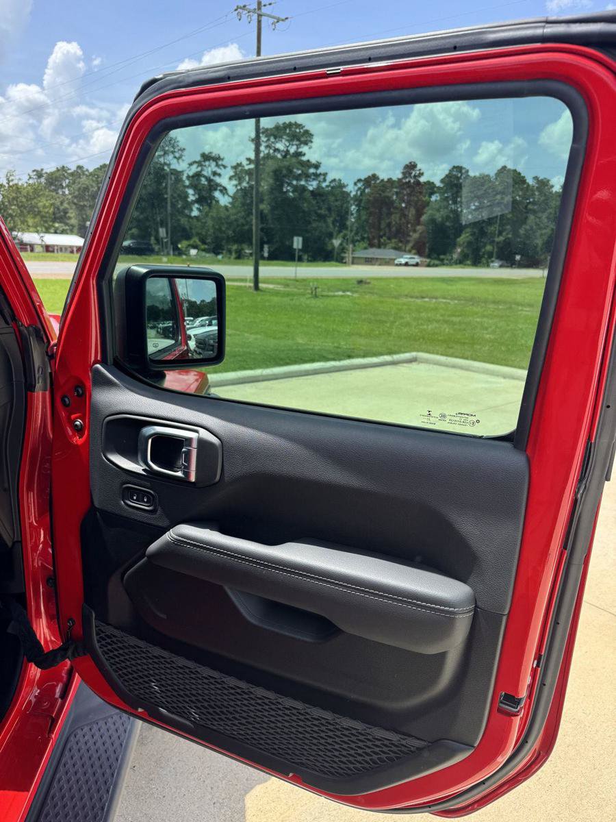Used 2021 Jeep Gladiator Overland w/ Popular Equipment Package AWD/4WD image 14