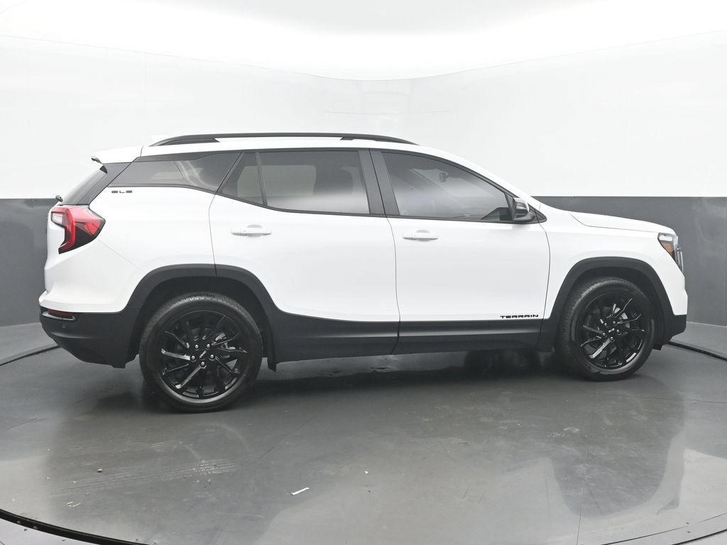 Used 2024 GMC Terrain SLE w/ Driver Convenience Package FWD image 6