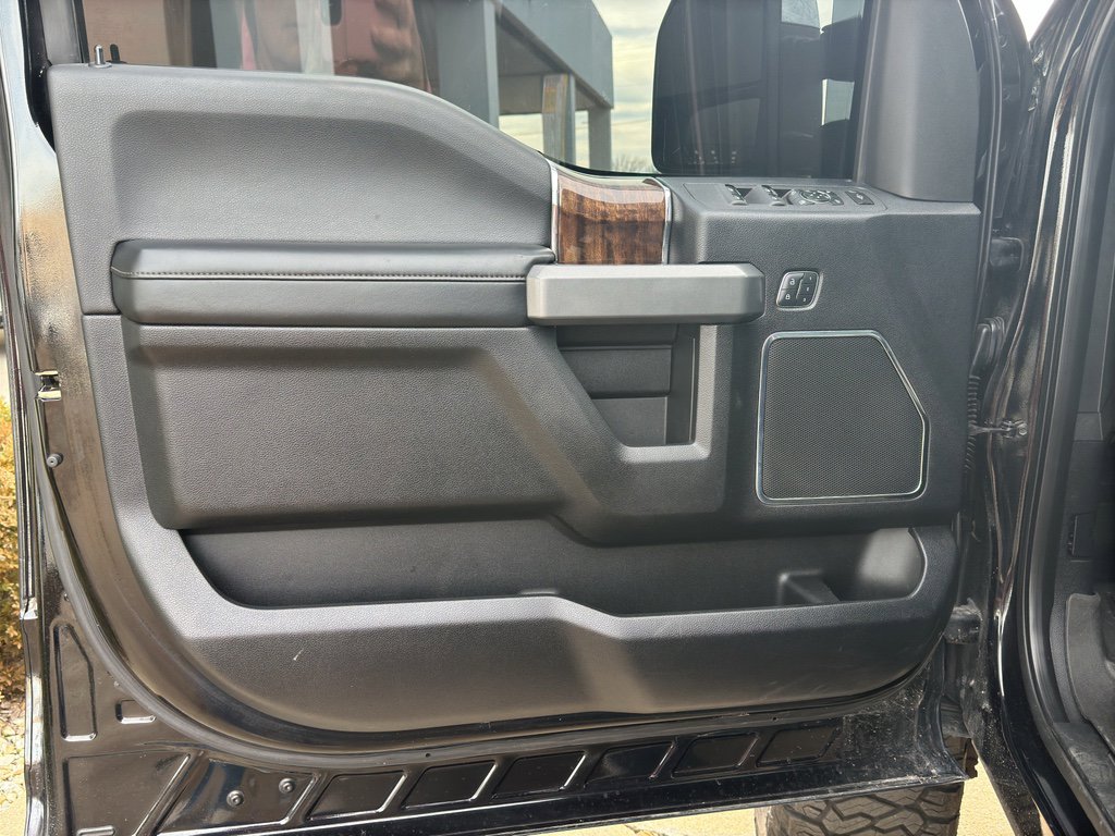 Used 2017 Ford F350 Platinum w/ Platinum Ultimate Package image 13