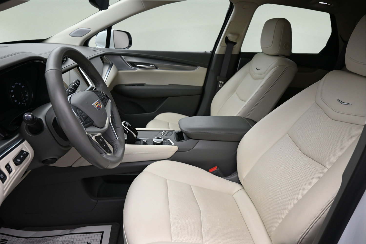 Used 2024 Cadillac XT5 Premium Luxury w/ Technology Package AWD/4WD image 8