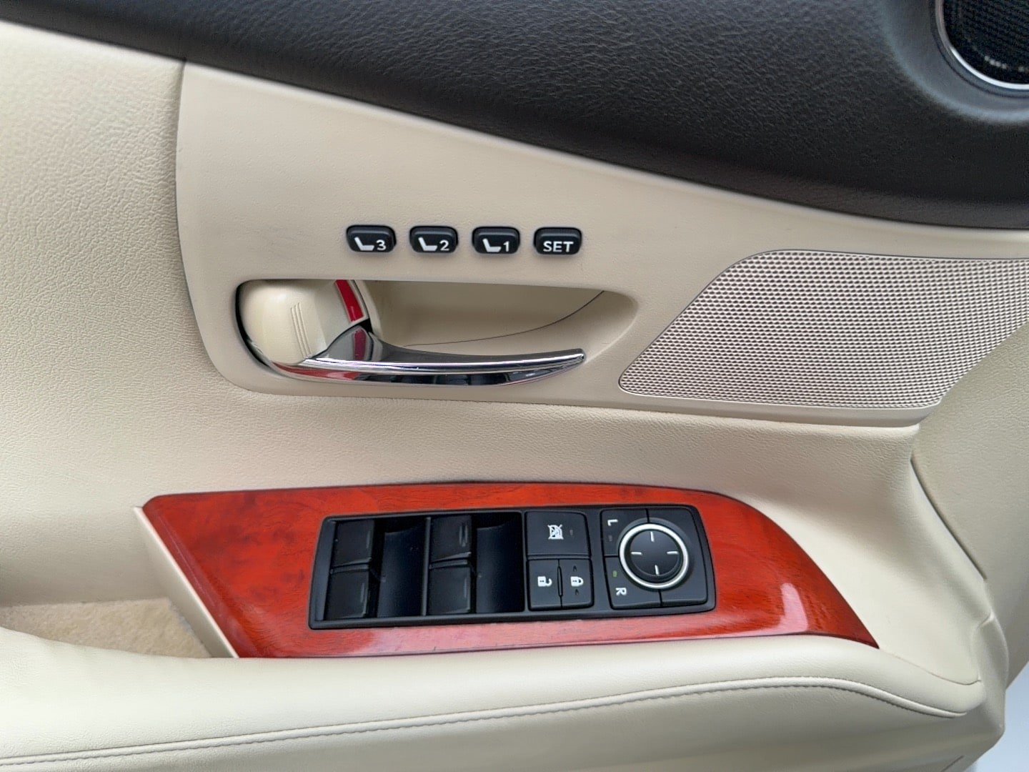 Used 2011 Lexus RX 350 AWD w/ Premium Pkg image 16