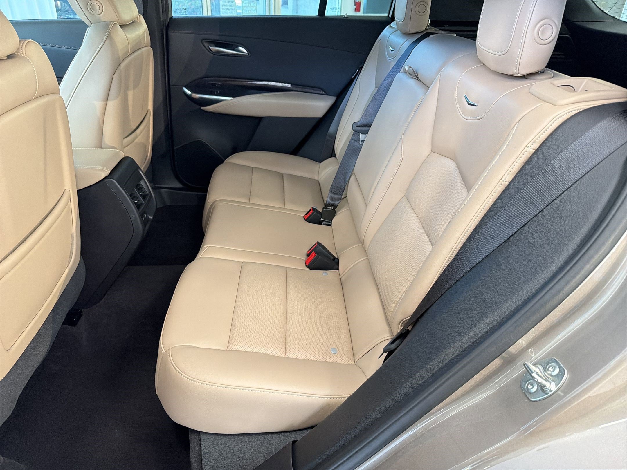 Used 2024 Cadillac XT4 Premium Luxury w/ Technology Package FWD image 15