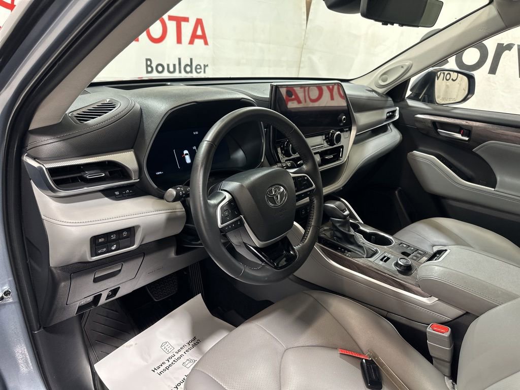 Used 2024 Toyota Highlander Platinum image 26
