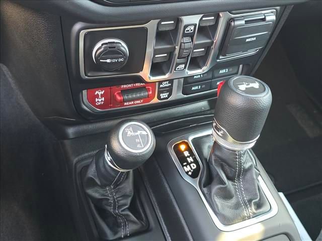 New 2026 Jeep Wrangler Unlimited Rubicon w/ Technology Group image 9