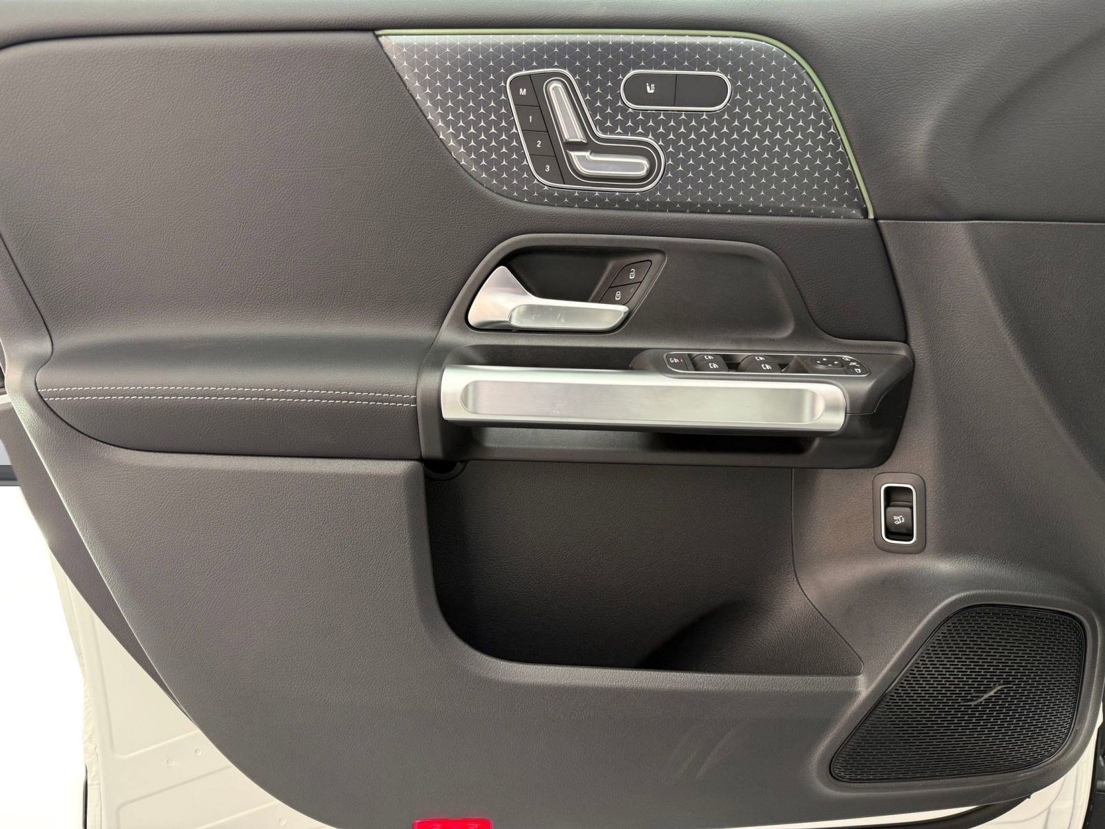 New 2026 Mercedes-Benz GLB 250 image 18