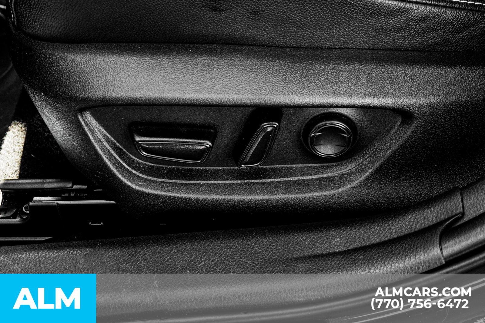 Used 2025 Toyota Camry SE image 35