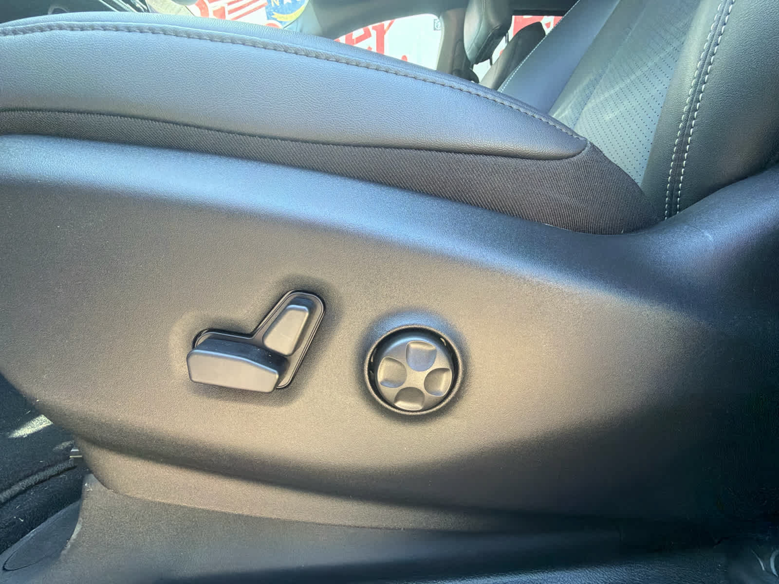 New 2027 Chrysler Pacifica Select FWD image 19