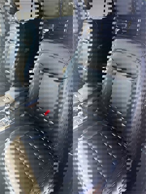 Used 2022 Ford Explorer XLT w/ Equipment Group 202A image 6