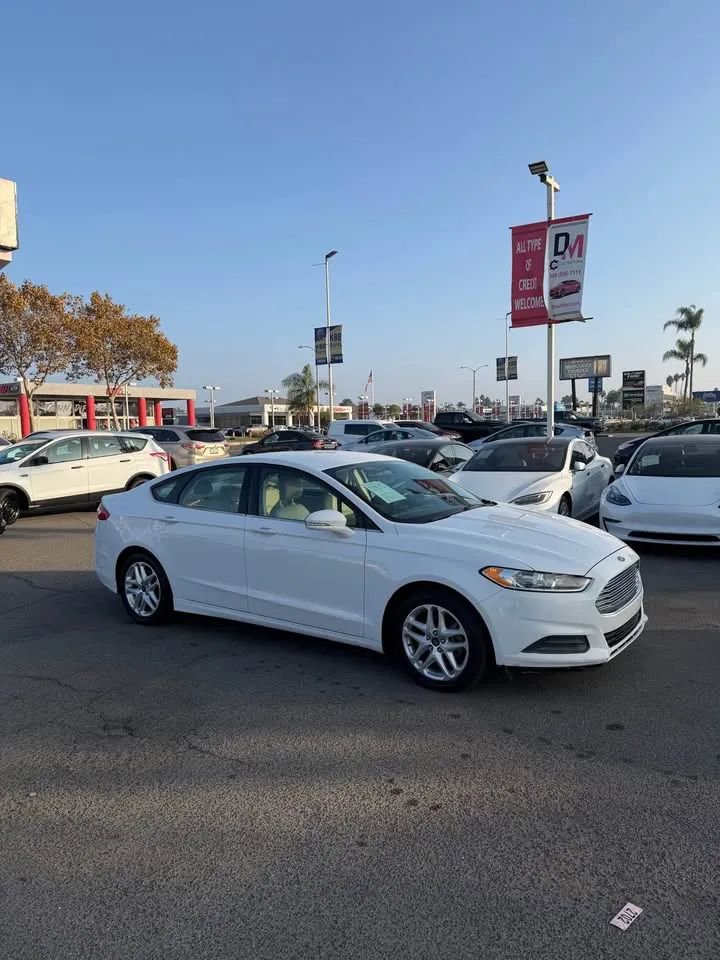 Used 2013 Ford Fusion SE FWD image 2