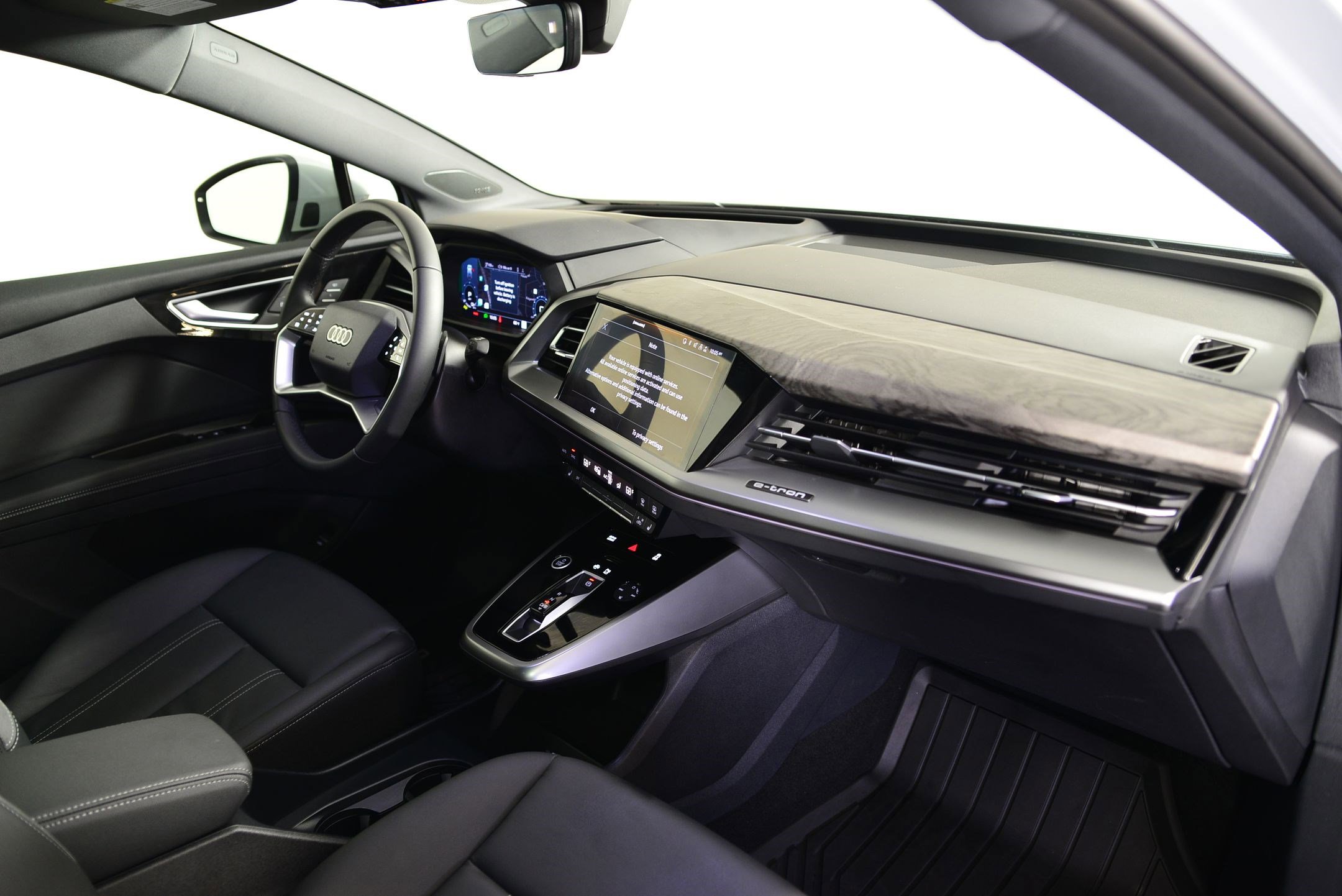 Used 2025 Audi Q4 e-tron Prestige w/ Black Optic Package image 21