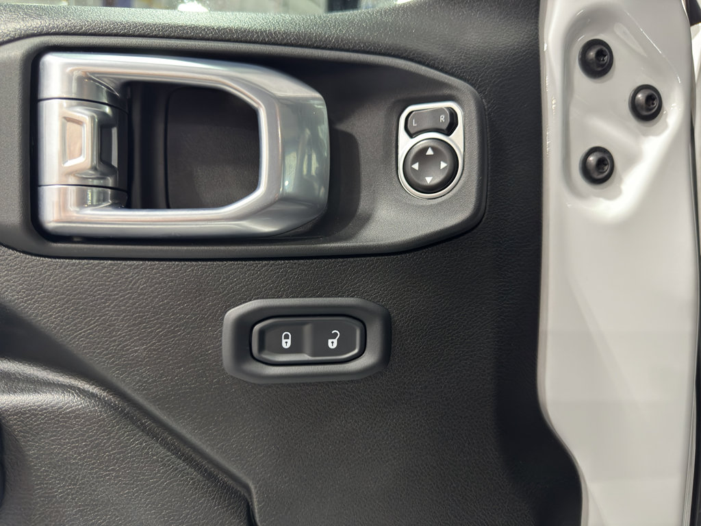 Used 2024 Jeep Wrangler Willys image 27