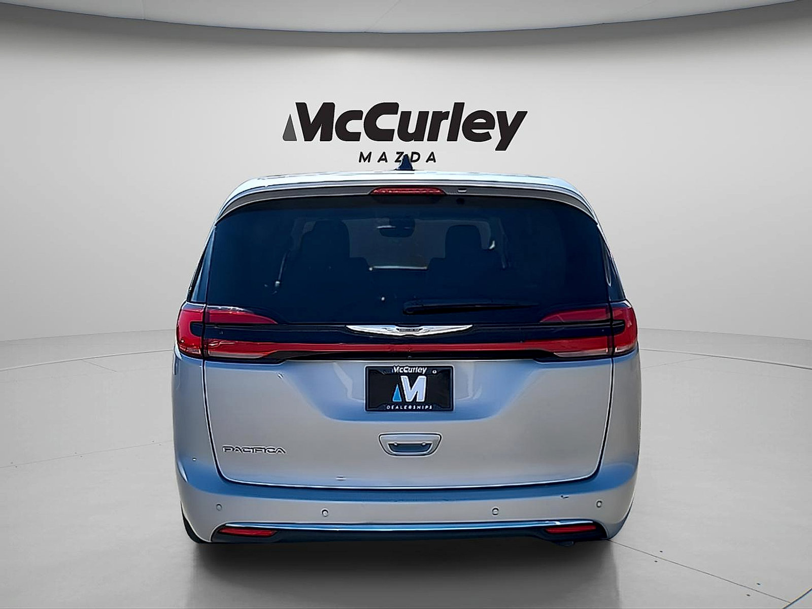 Used 2024 Chrysler Pacifica Touring-L FWD image 6