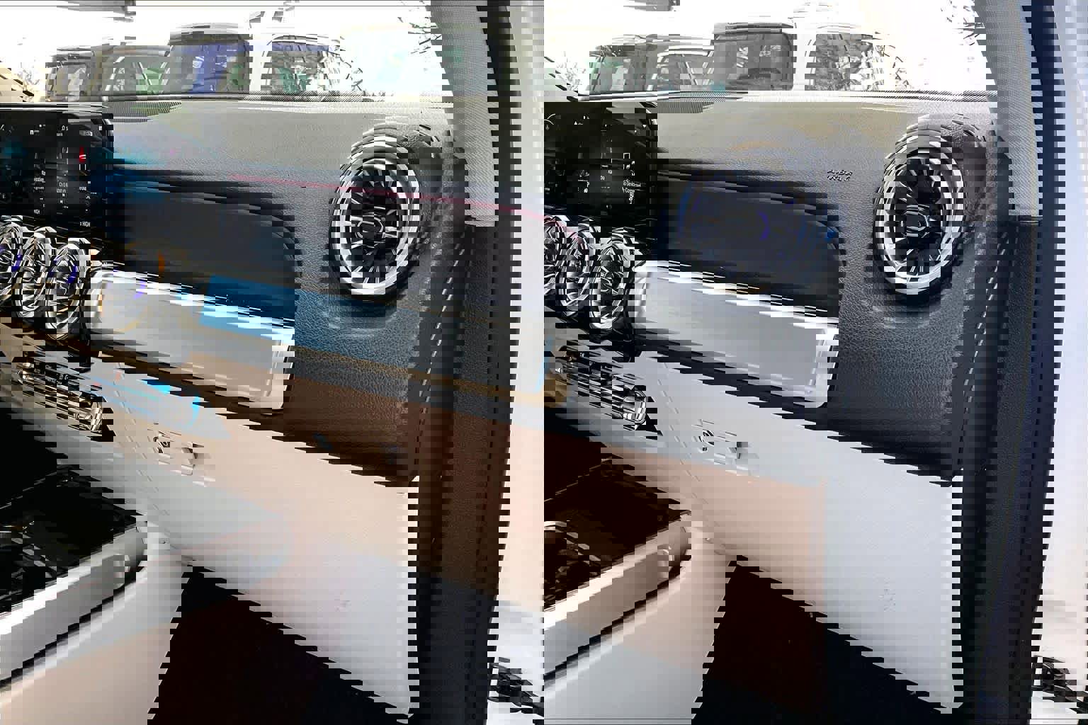 Certified 2023 Mercedes-Benz EQB 300 4MATIC image 19