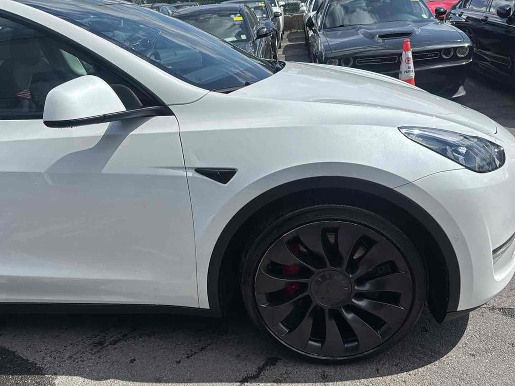 Used 2022 Tesla Model Y Performance AWD/4WD image 9