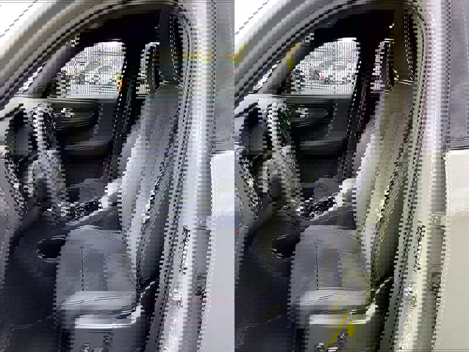 Used 2023 Volvo C40 P8 Recharge Ultimate image 28