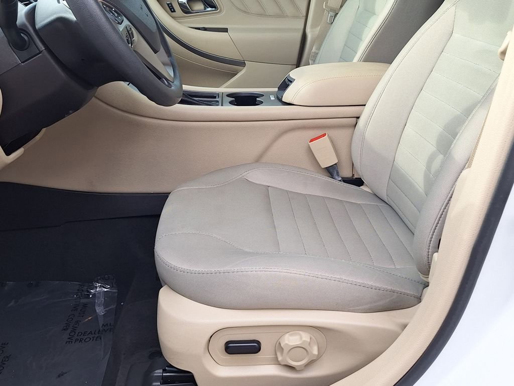 Used 2019 Ford Taurus SE image 11