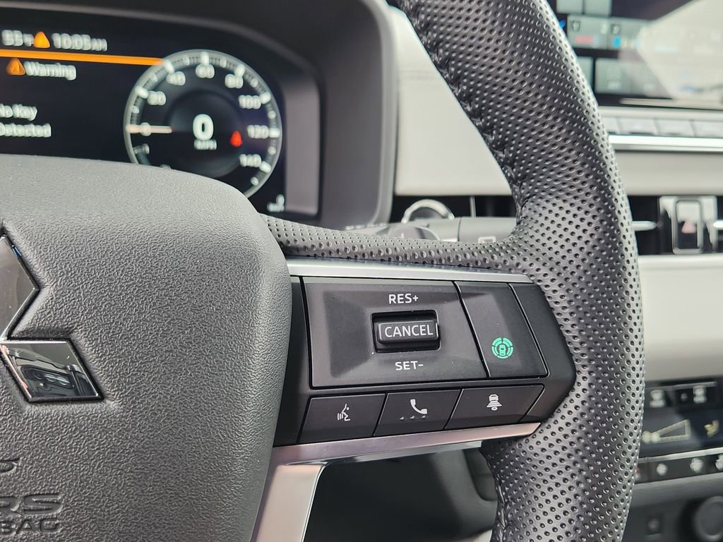 Used 2023 Mitsubishi Outlander 4WD Plug-In Hybrid image 17