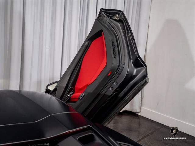 Used 2025 Lamborghini Revuelto AWD/4WD image 44