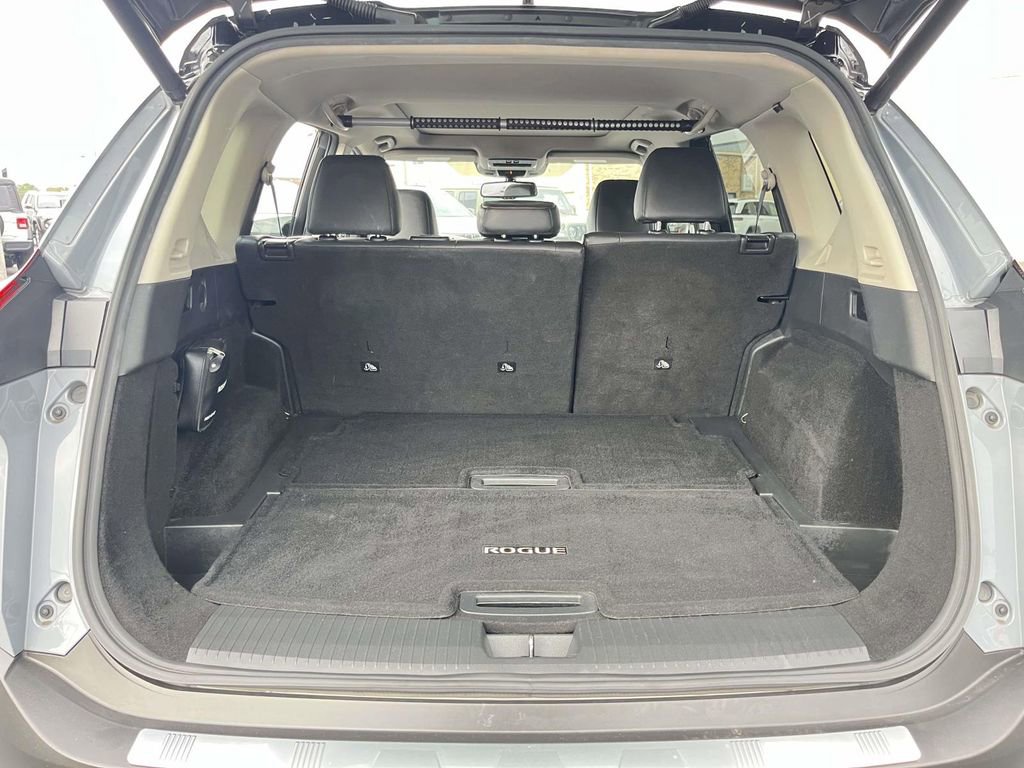 Used 2021 Nissan Rogue Platinum image 10