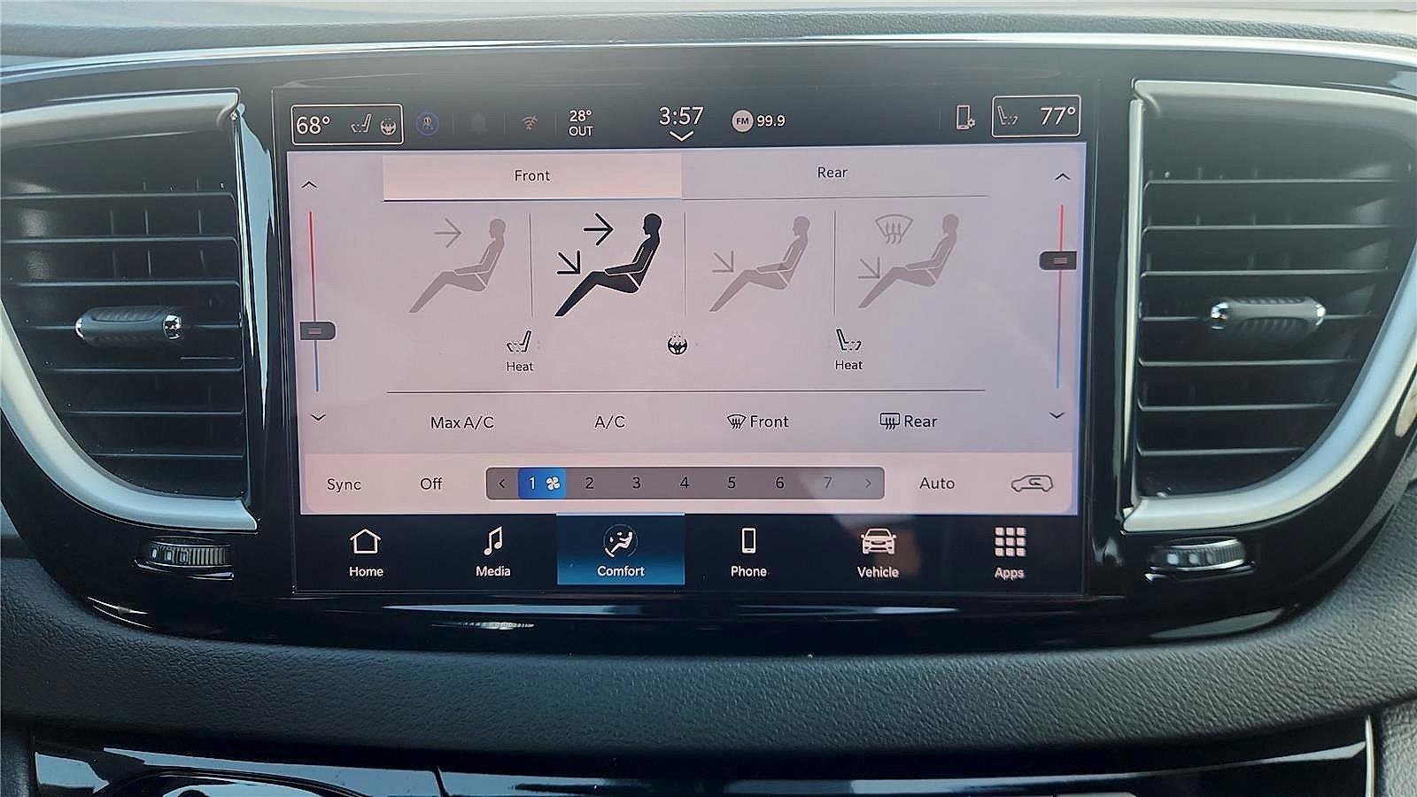 Used 2025 Chrysler Pacifica Select image 17