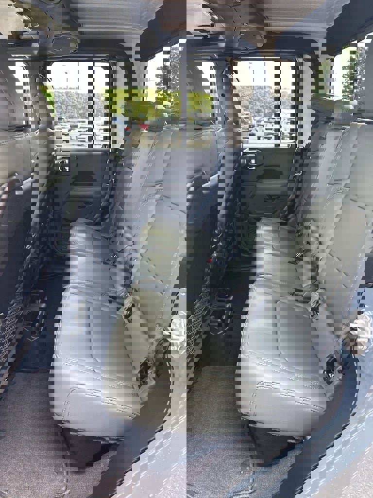 New 2025 Jeep Gladiator Mojave w/ Convenience Group image 12