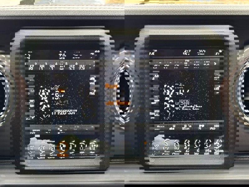 Used 2022 Jeep Gladiator Rubicon w/ Cold Weather Group image 13