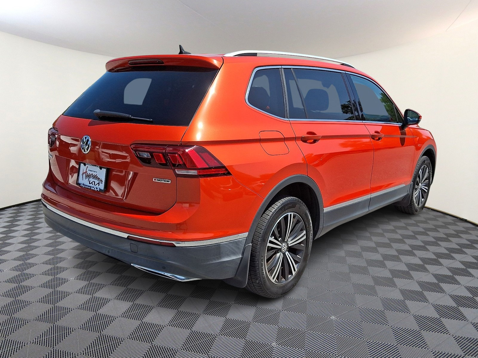 Used 2019 Volkswagen Tiguan SEL w/ 3rd Row Seat Package AWD/4WD image 6
