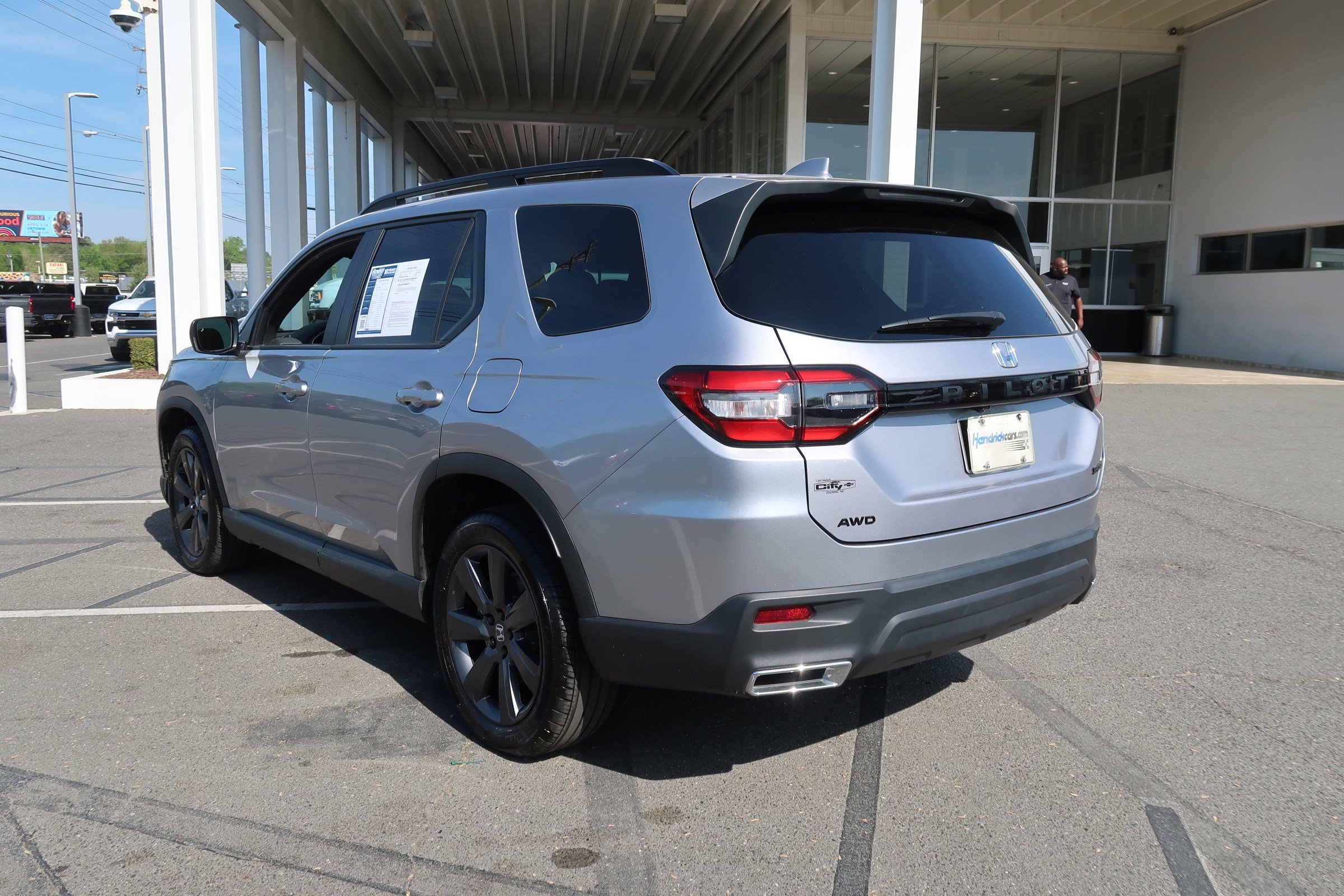 Used 2025 Honda Pilot Sport image 8