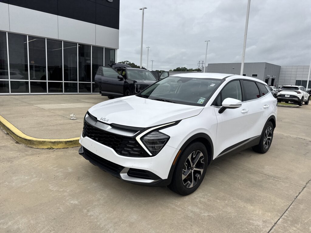 Certified 2024 Kia Sportage EX FWD image 2