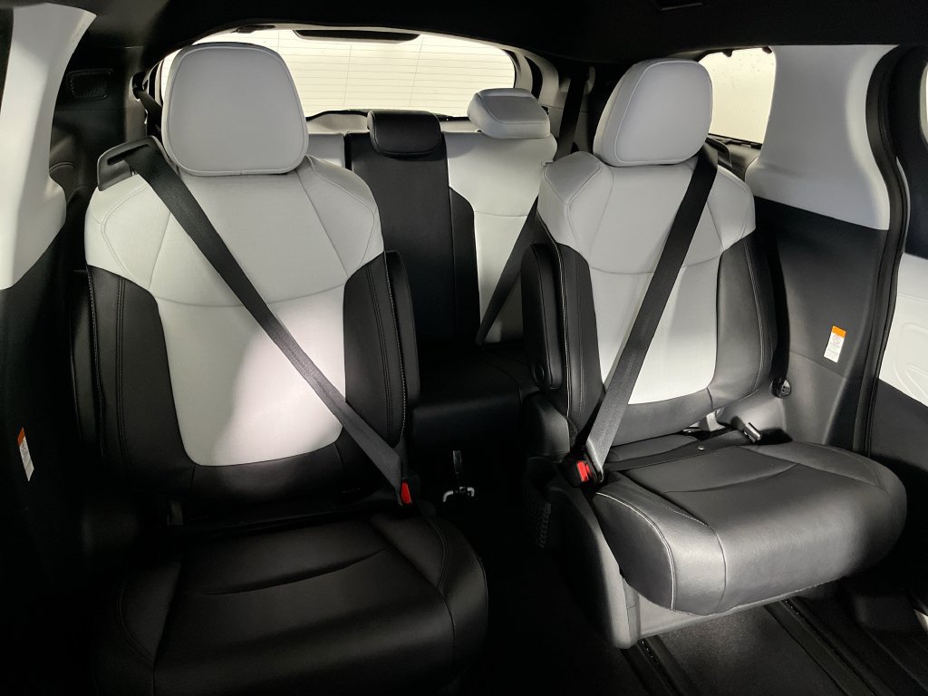 New 2026 Toyota Sienna XSE FWD image 31
