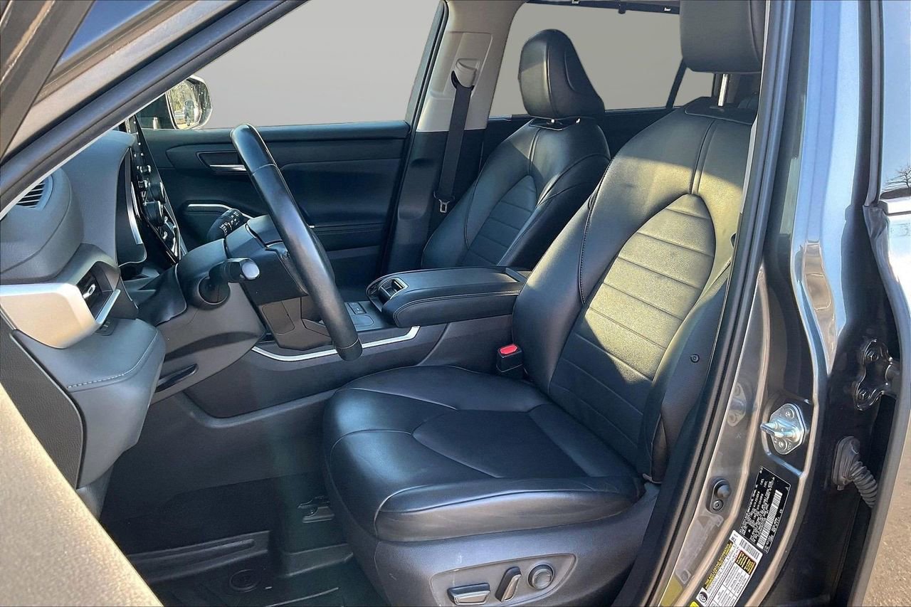 Used 2022 Toyota Highlander XLE image 22