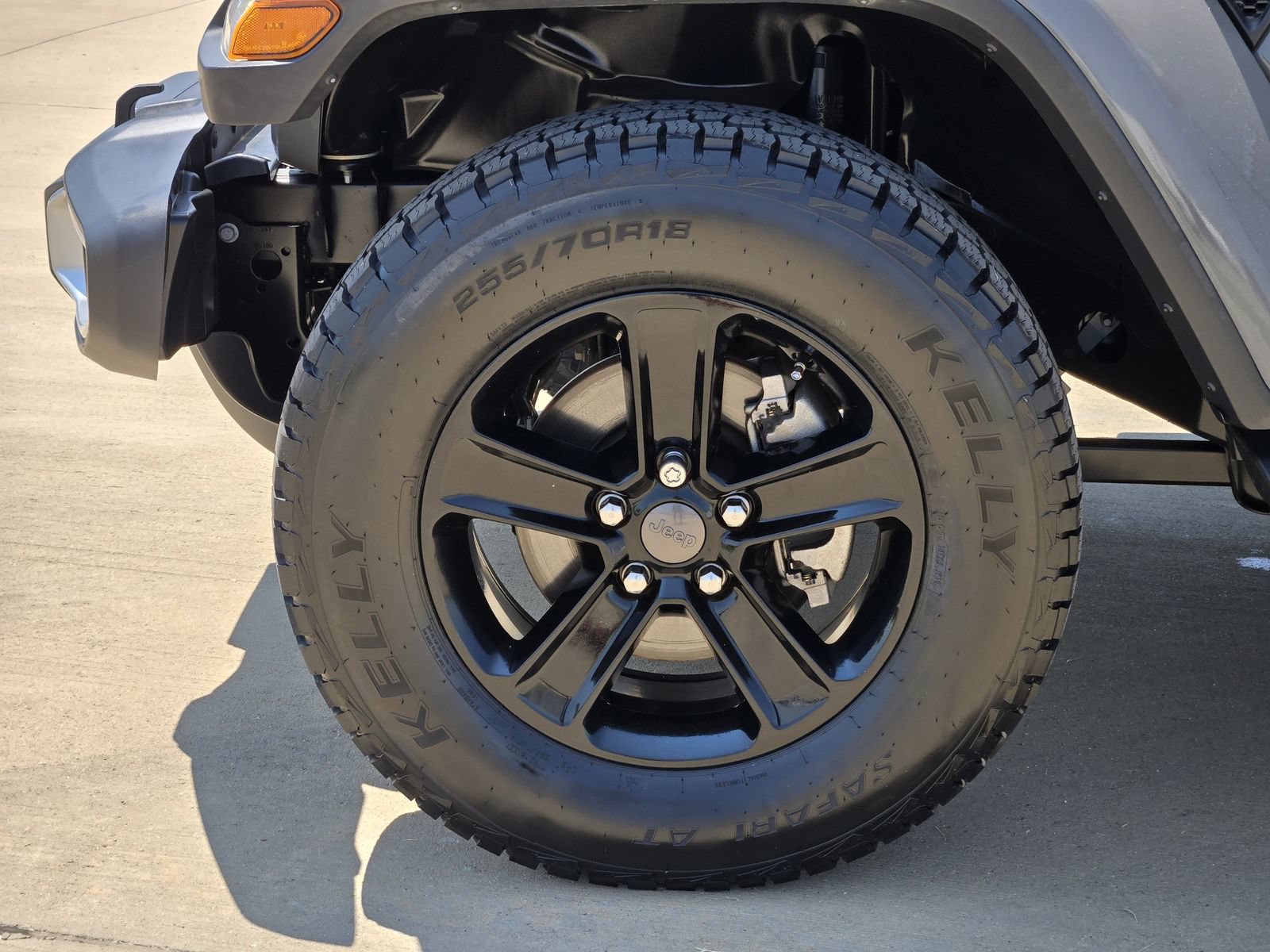 Used 2018 Jeep Wrangler Unlimited Sahara AWD/4WD image 9